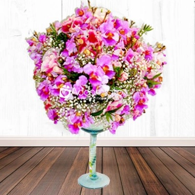 Flores a domicilio en Bogotá Arreglo Orquideas y Godetias Pedido con 1 día de Anticipación