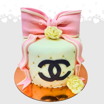 Torta Con Temática De Chanel Para Mujer A Domicilio En Cali Pedido Con Dos Días De Anticipación 