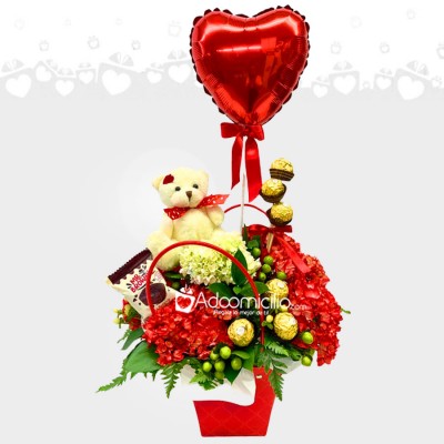 Arreglo Floral Con Hortensias Y Chocolates Para Amor Y Amistad A Domicilio En Cali Pedido Con Un Día De Anticipación 