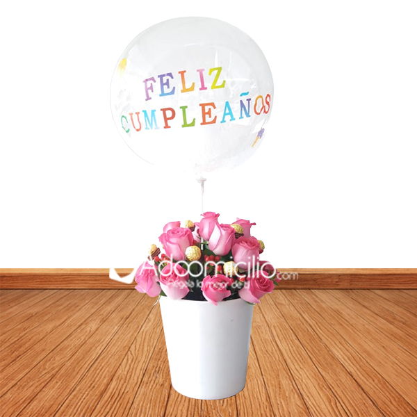 Regalos de amor y amistad a domicilio en Cali Jarron en ceramica blanco x 24 rosas con 9 bombones de chocolate y globo burbuja con mensaje 