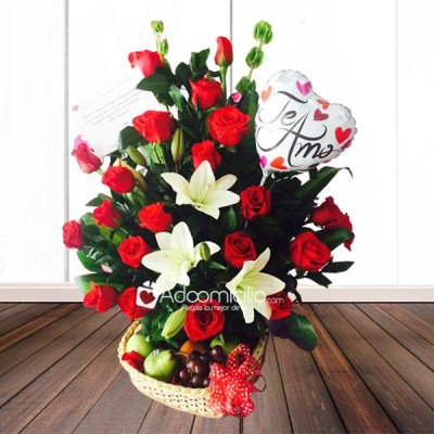 Flores Bucaramanga Canasta de frutas en forma de corazon rosas y lirios