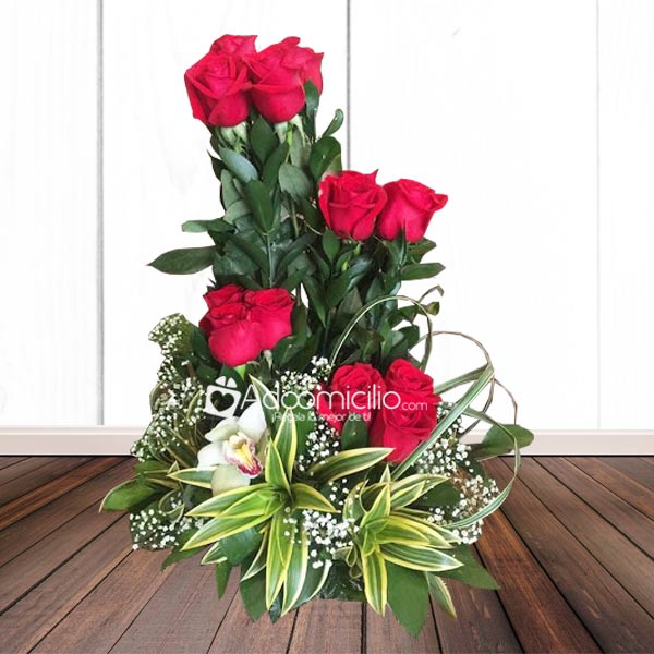 Flores Bucaramanga Escalera de rosas con orquidea