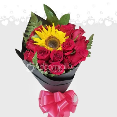 Arreglos de flores amor y amistad a domicilio en Cali Bouquet de 12 rosas mas girasol 