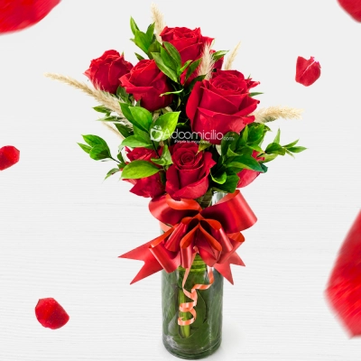 Jarrón Con Rosas Rojas Para Amor Y Amistad A Domicilio En Bogotá Pedido Con Un Día De Anticipación