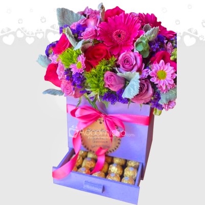 caja de flores con chocolates para el dia de la mujer a domicilio barranquilla pedido con 1 día de anticipacion 