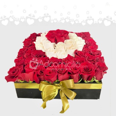 Caja Especial con 50 Rosas blancas y Rojas para el día de la mujer